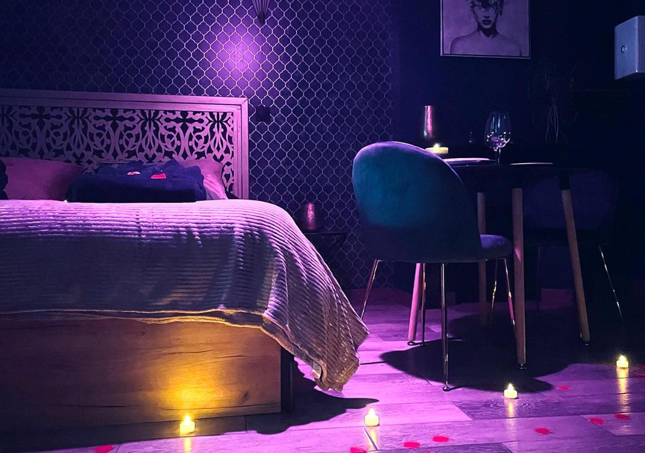 Love Room L' Orientale / Jacuzzi / Sauna Chateau-Landon Kültér fotó