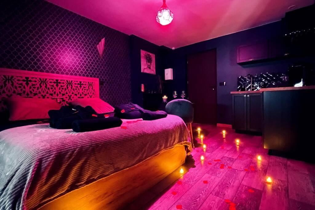 Love Room L' Orientale / Jacuzzi / Sauna Chateau-Landon Kültér fotó