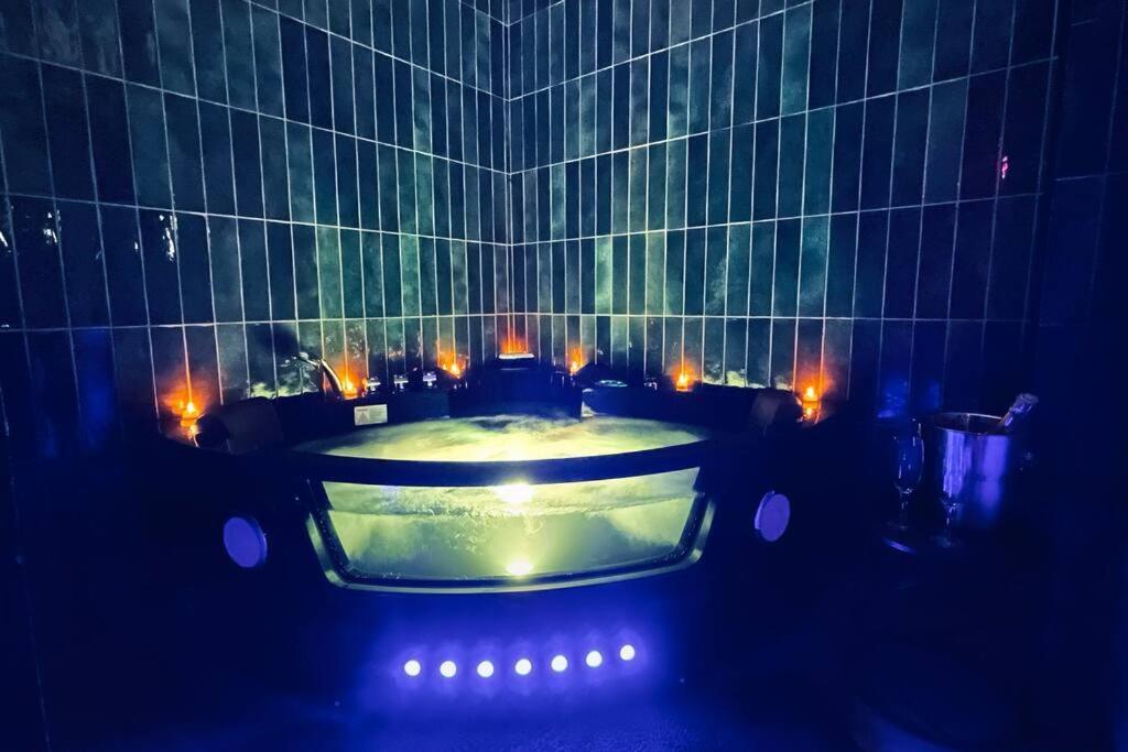 Love Room L' Orientale / Jacuzzi / Sauna Chateau-Landon Kültér fotó