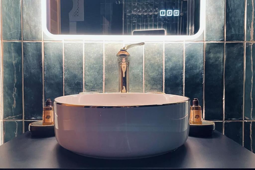 Love Room L' Orientale / Jacuzzi / Sauna Chateau-Landon Kültér fotó
